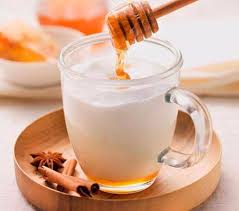 Sıcak süt [ballı)